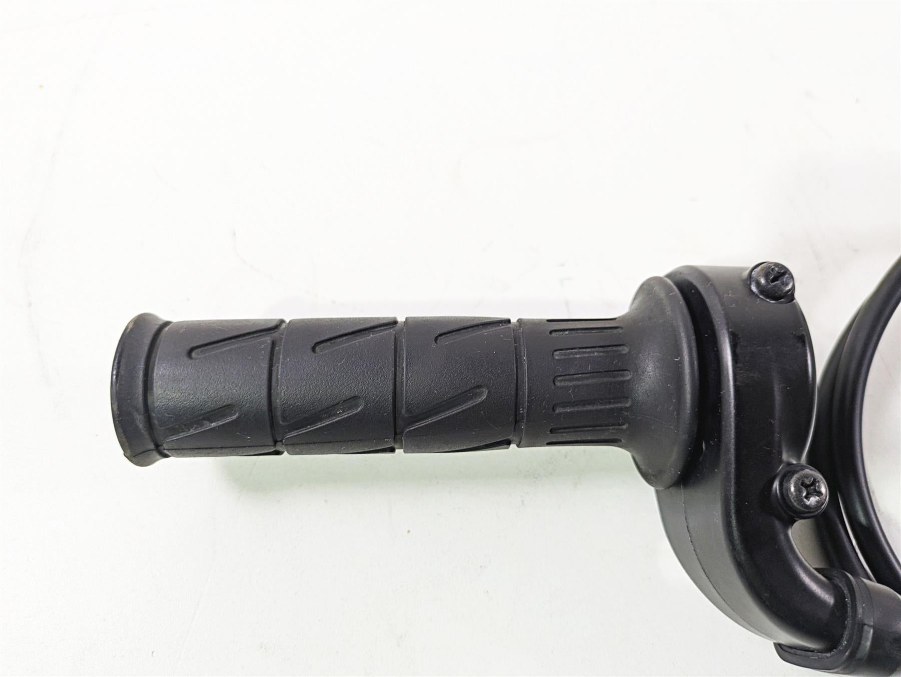 2022 Kawasaki ZR900RS Cafe Throttle Grip & Cable Set 2099-0049 46019-0001 {{ shop.shopifyCountryName }} - Mototech271