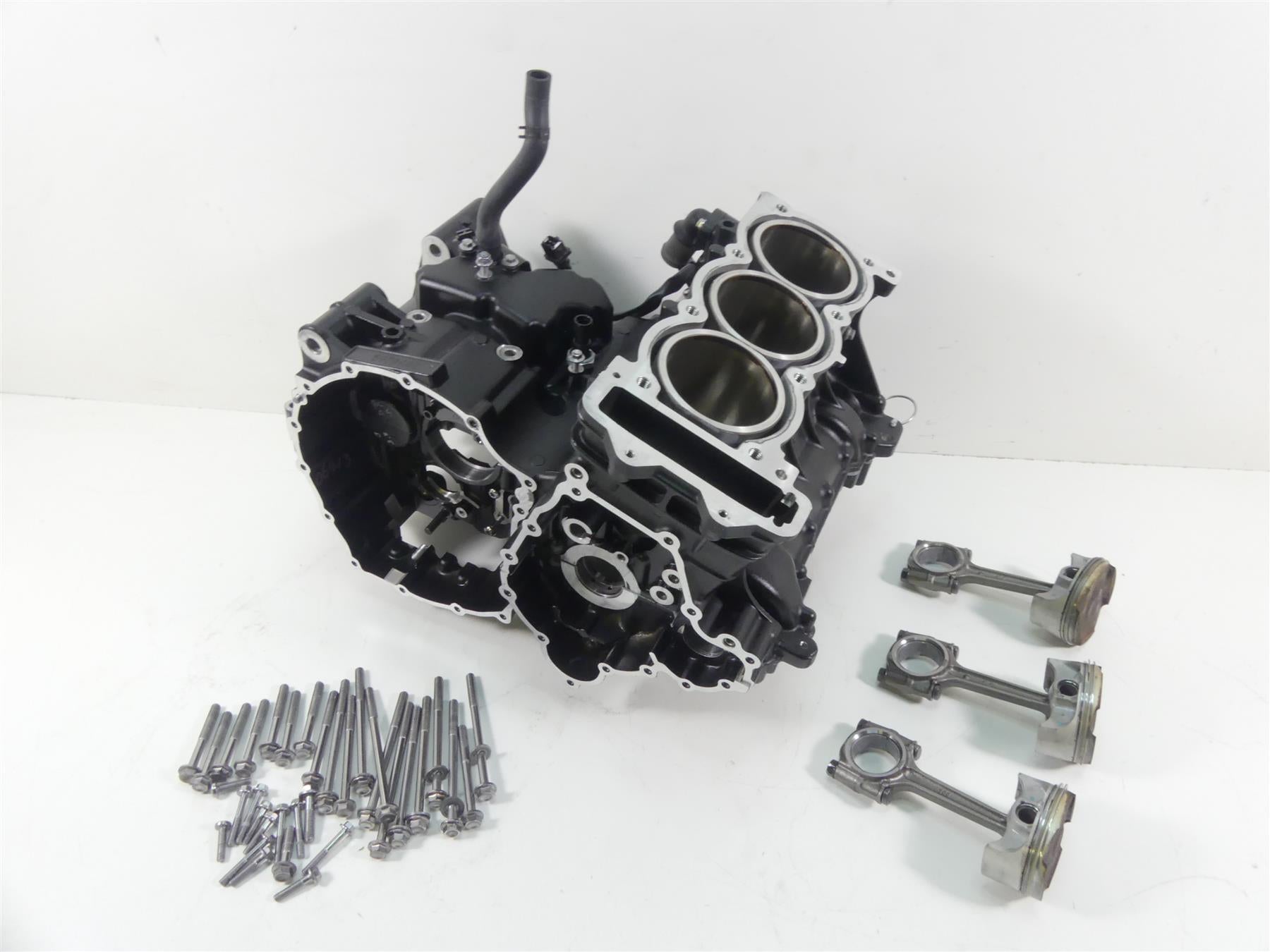 2020 Triumph Speed Triple RS 1050 Crank Case Crankcase Motor Piston T1162225 {{ shop.shopifyCountryName }} - Mototech271