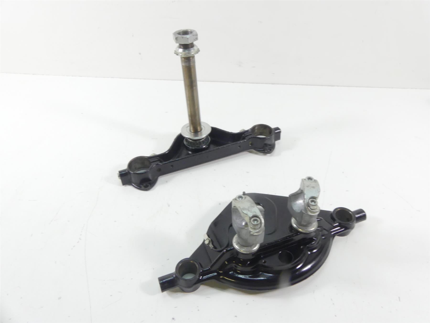 2007 Harley Touring FLHTCU SE CVO Electra Glide Upper Lower Triple Tree 45435-95 {{ shop.shopifyCountryName }} - Mototech271