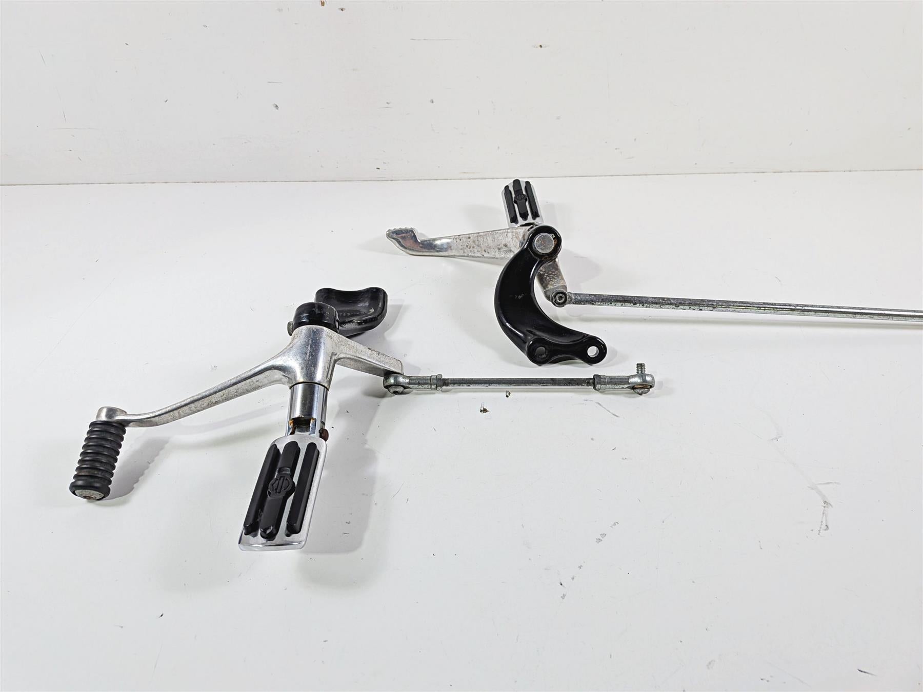 2006 Harley Sportster XL883 Low Left Right Front FW Foot Control Set 42651-04 {{ shop.shopifyCountryName }} - Mototech271