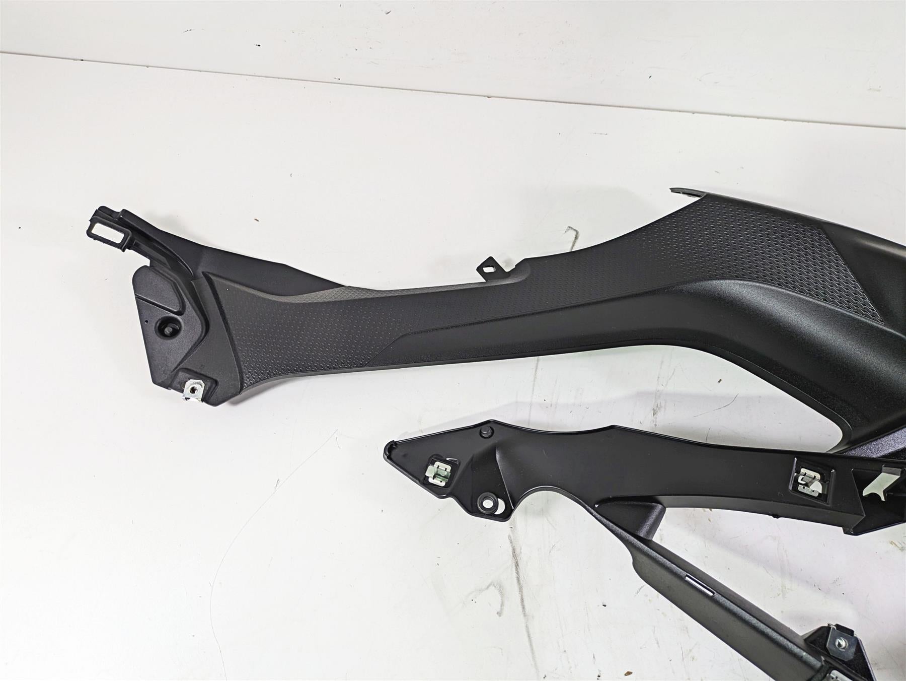 2019 BMW S1000XR K49 Right Main Fairing Cover Set 46638549032 46637717170 {{ shop.shopifyCountryName }} - Mototech271
