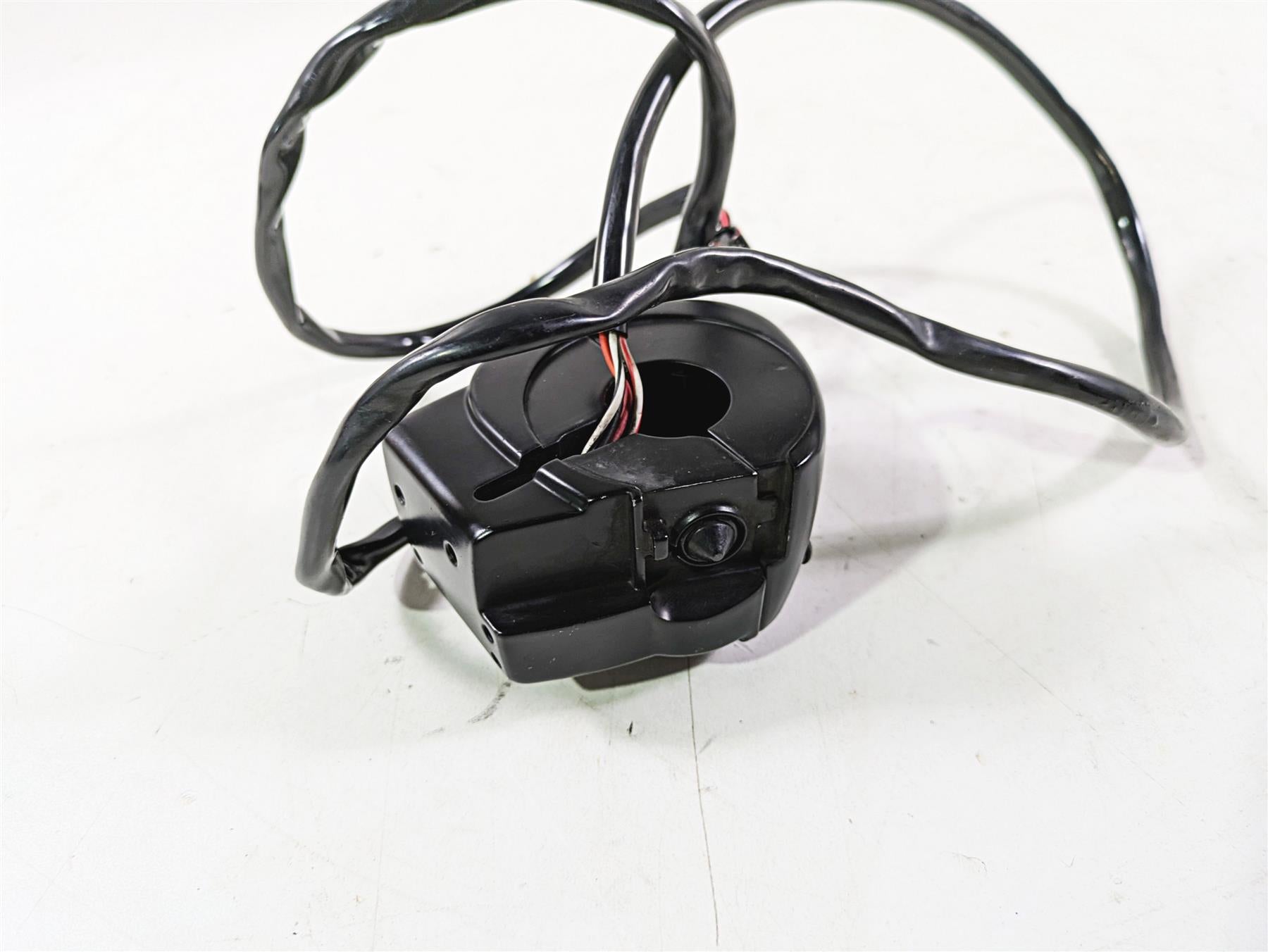 2018 Harley Softail FXFBS Fat Bob Left Control Switch Cruise Control 41000369 {{ shop.shopifyCountryName }} - Mototech271