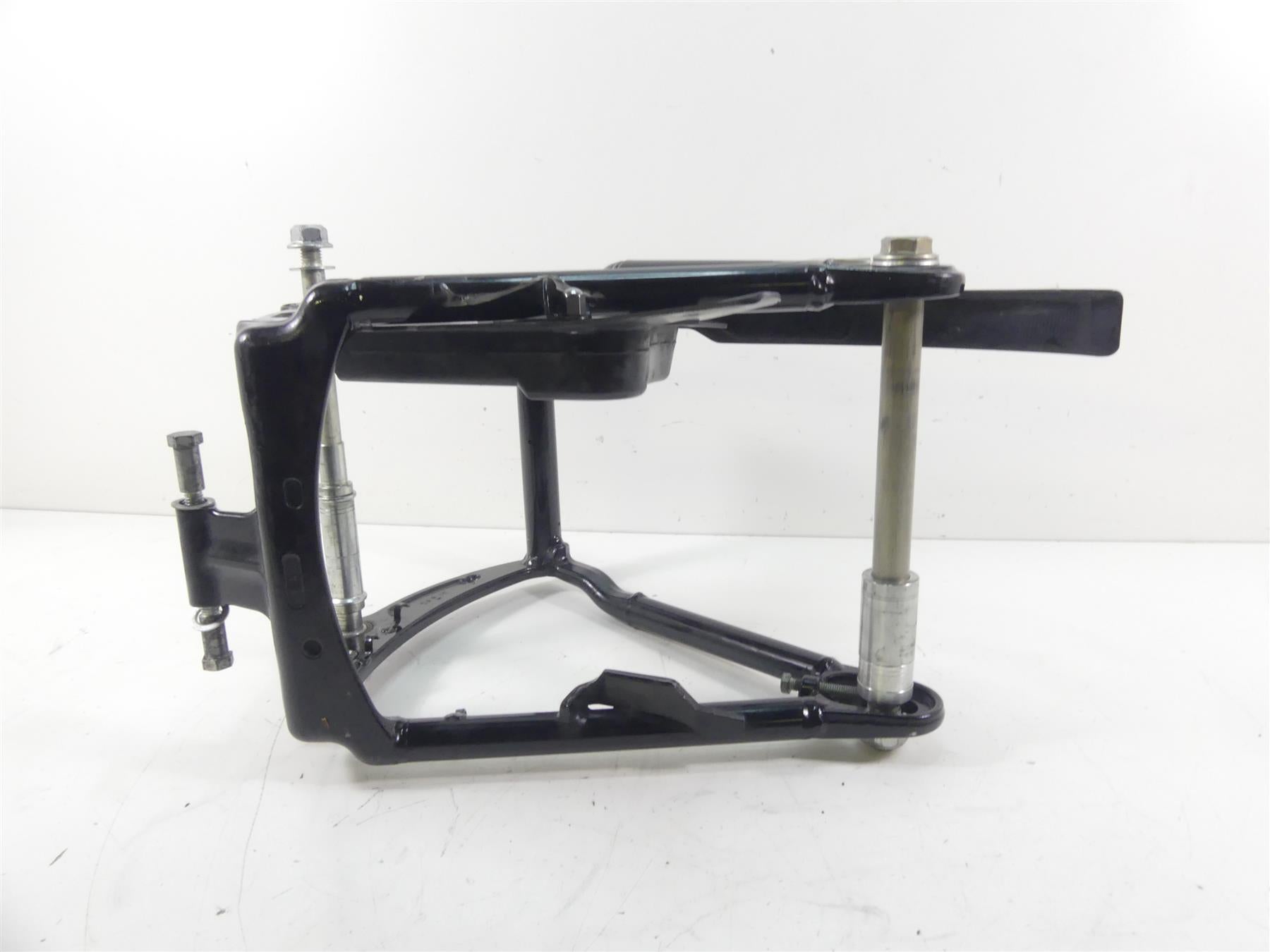 2017 Harley FLS Softail Slim Rear Swingarm Swing Arm + Guards & Axle 47573-11 {{ shop.shopifyCountryName }} - Mototech271