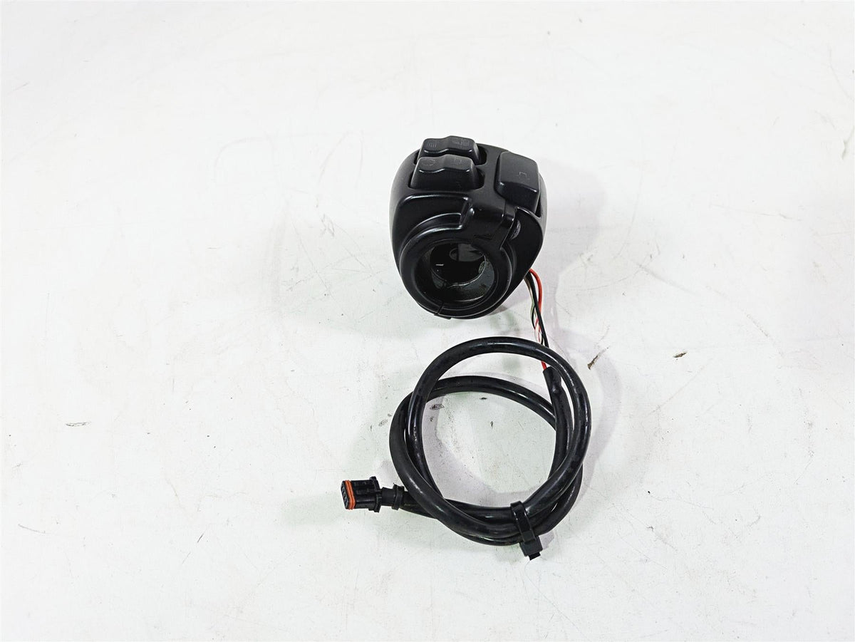 2018 Harley FXBR Softail Breakout Left Hand Blinker Control Switch 71500292 {{ shop.shopifyCountryName }} - Mototech271