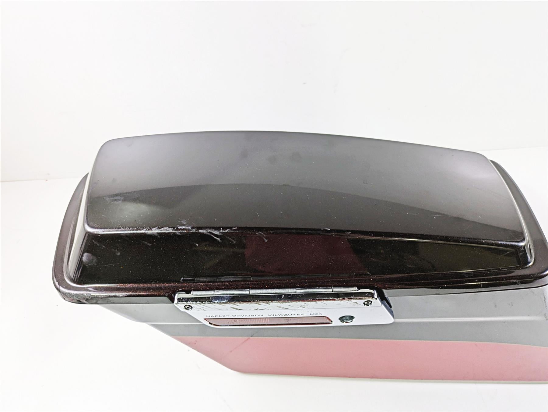 2010 Harley Touring FLHTK Electra Glide Left Saddlebag Saddle Bag -Read 90753-93 {{ shop.shopifyCountryName }} - Mototech271