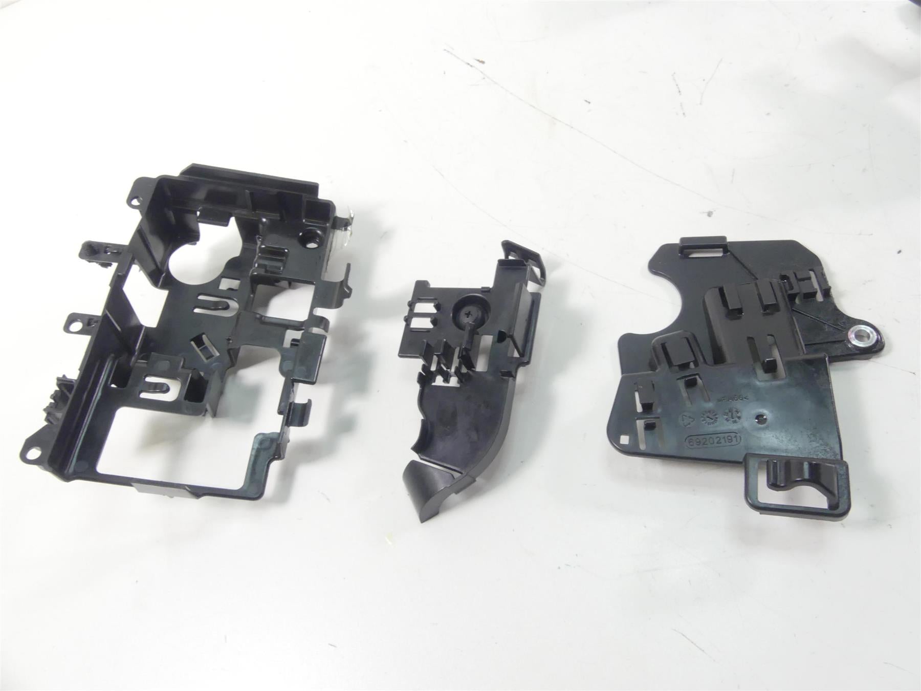 2021 Harley Softail FXBBS 114 Street Bob Electrical Battery Carrier Set 69201523 {{ shop.shopifyCountryName }} - Mototech271