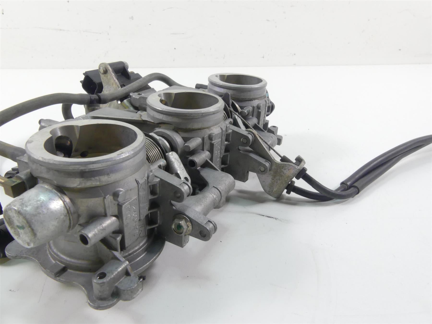 2006 Triumph Daytona 675 Keihin Throttle Body Bodies & Grip Handle T1240478 {{ shop.shopifyCountryName }} - Mototech271
