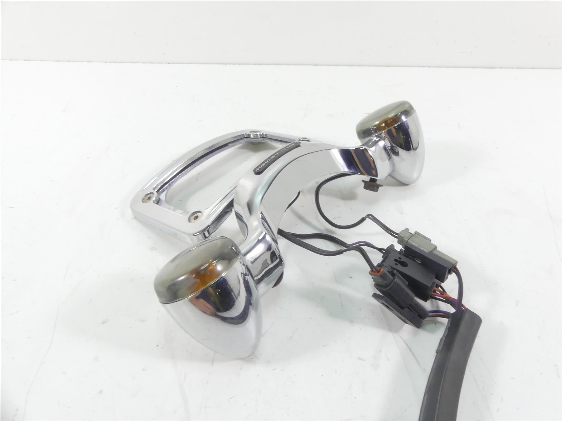 2007 Harley Touring FLHR SE CVO Road King Rear Blinker Bar Plate Holder 68629-05 {{ shop.shopifyCountryName }} - Mototech271