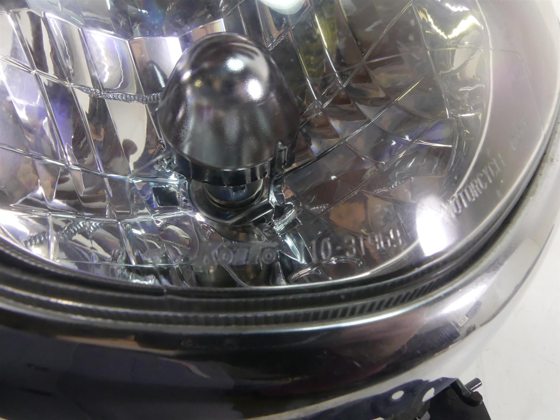 2007 Yamaha XVS1300 V-Star Headlight Head Light Lamp & Bucket 3D8-84320-00-00 {{ shop.shopifyCountryName }} - Mototech271