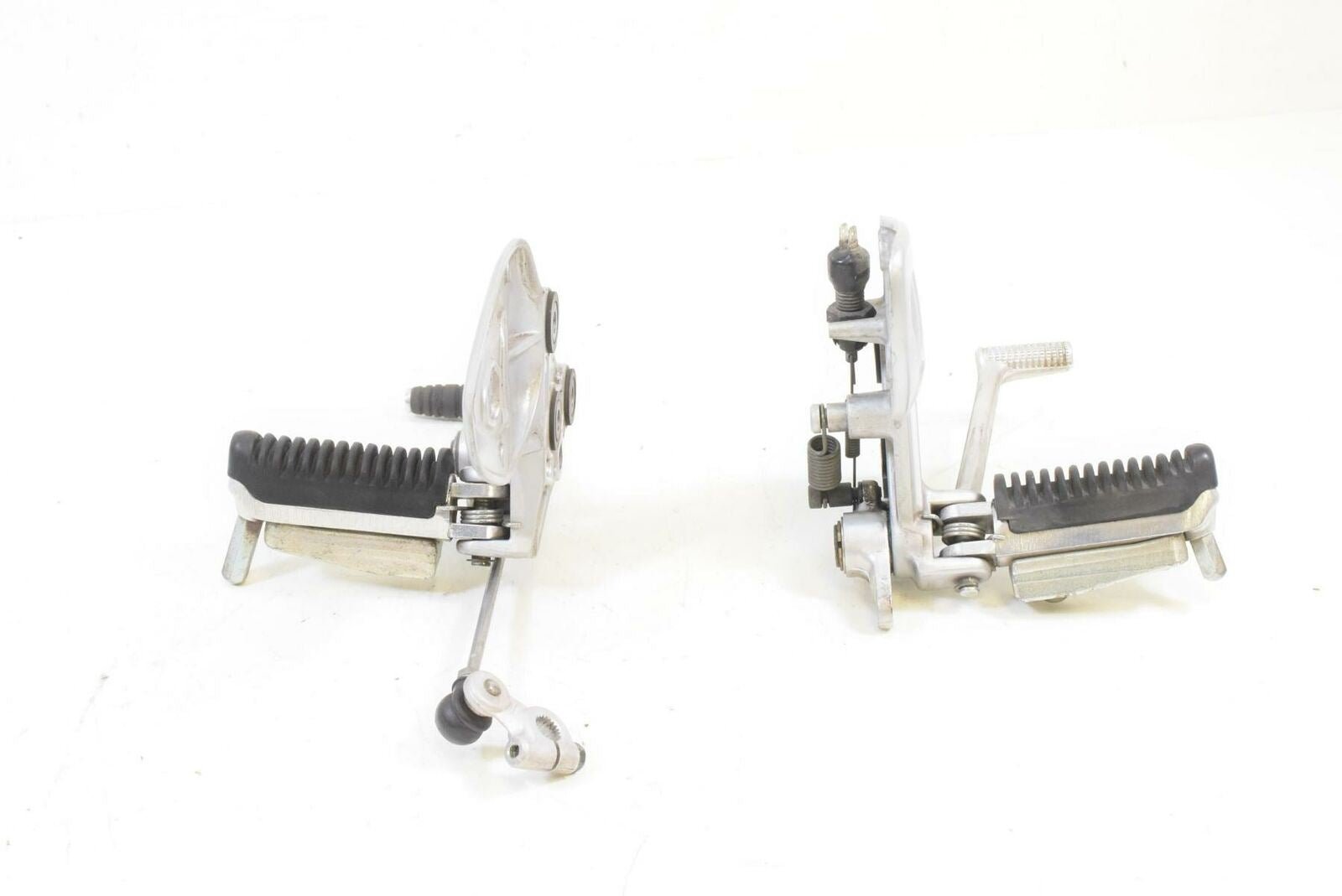 2005 Suzuki GSX1300 R Hayabusa Front Rider Driver Foot Peg Footpeg Set 43510-24F {{ shop.shopifyCountryName }} - Mototech271