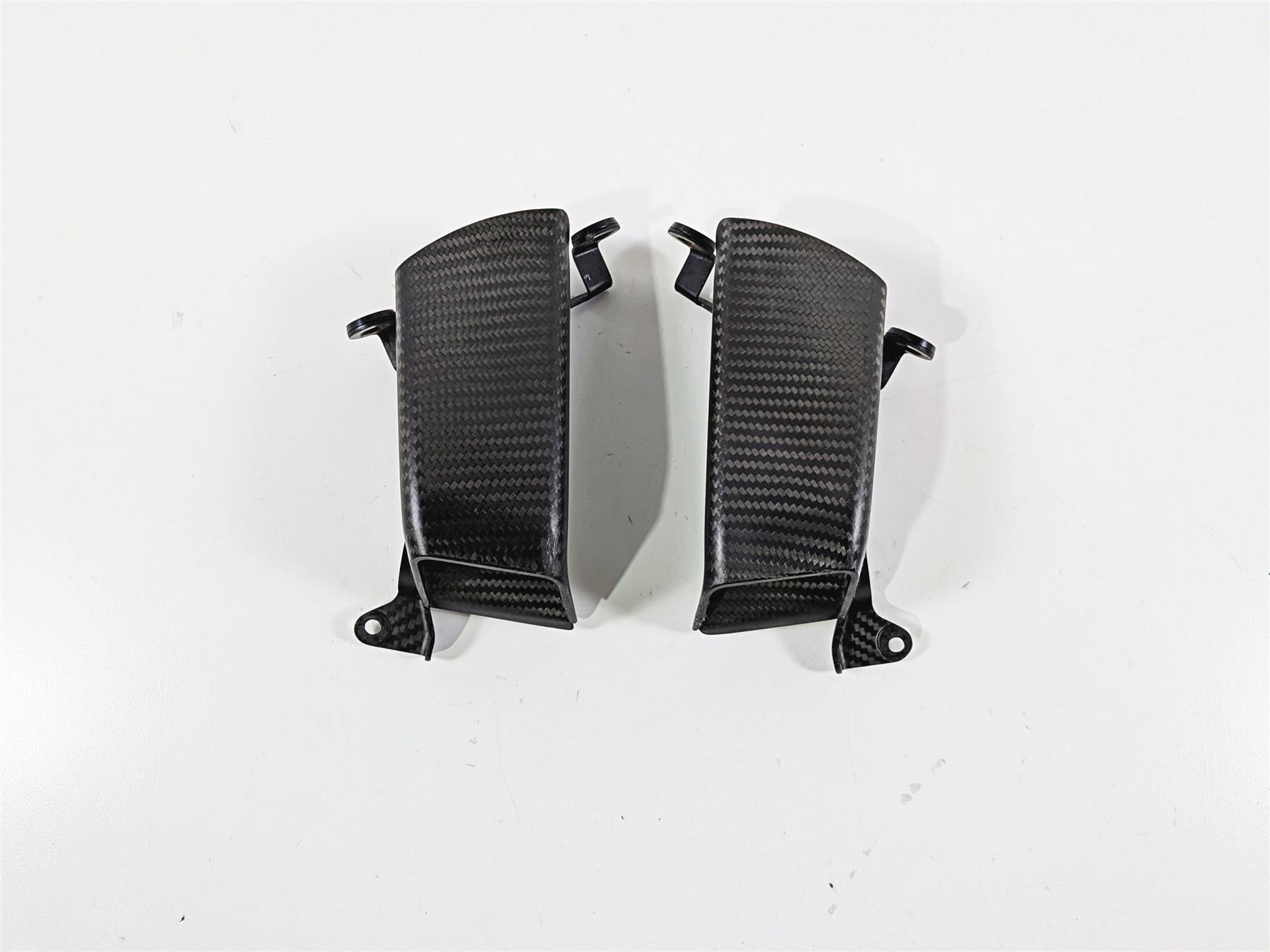 2018 Aprilia RSV4 RR Carbon Fiber Caliper Air Inlet 2B005507 2B005506 {{ shop.shopifyCountryName }} - Mototech271