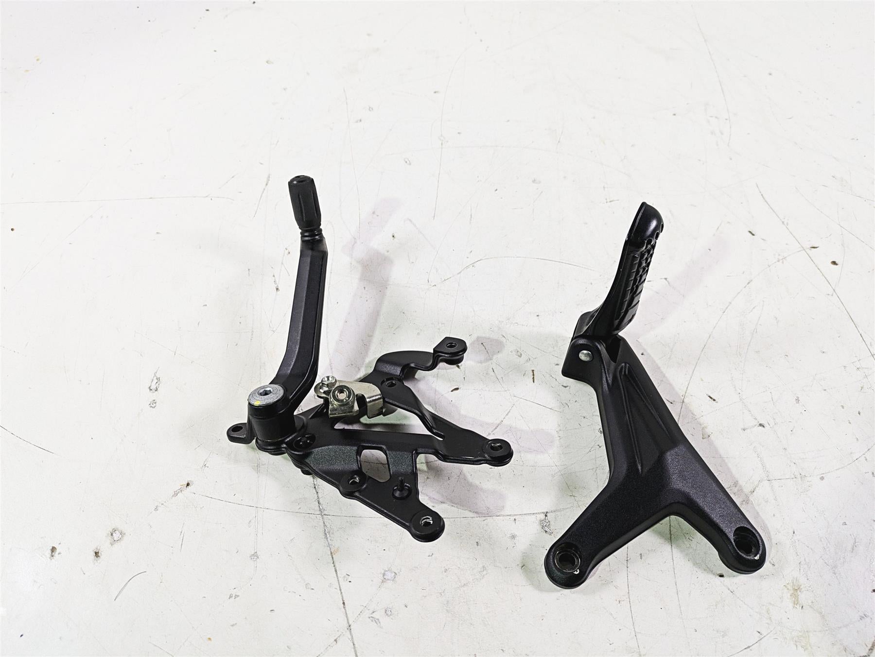 2022 MV Agusta F3 800 Rosso Right Front Footpeg & Brake Pedal 80A0C4103 {{ shop.shopifyCountryName }} - Mototech271