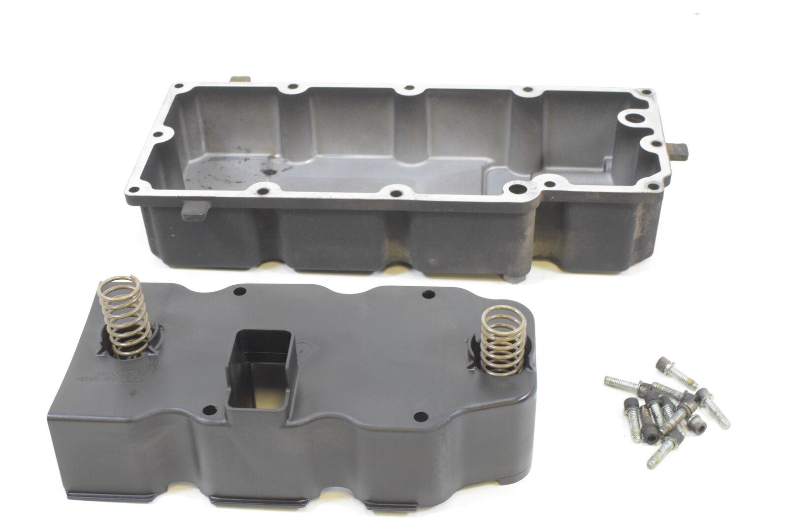 2007 Harley Touring FLHX Street Glide Transmission Oil Pan Cover 62711-99 {{ shop.shopifyCountryName }} - Mototech271