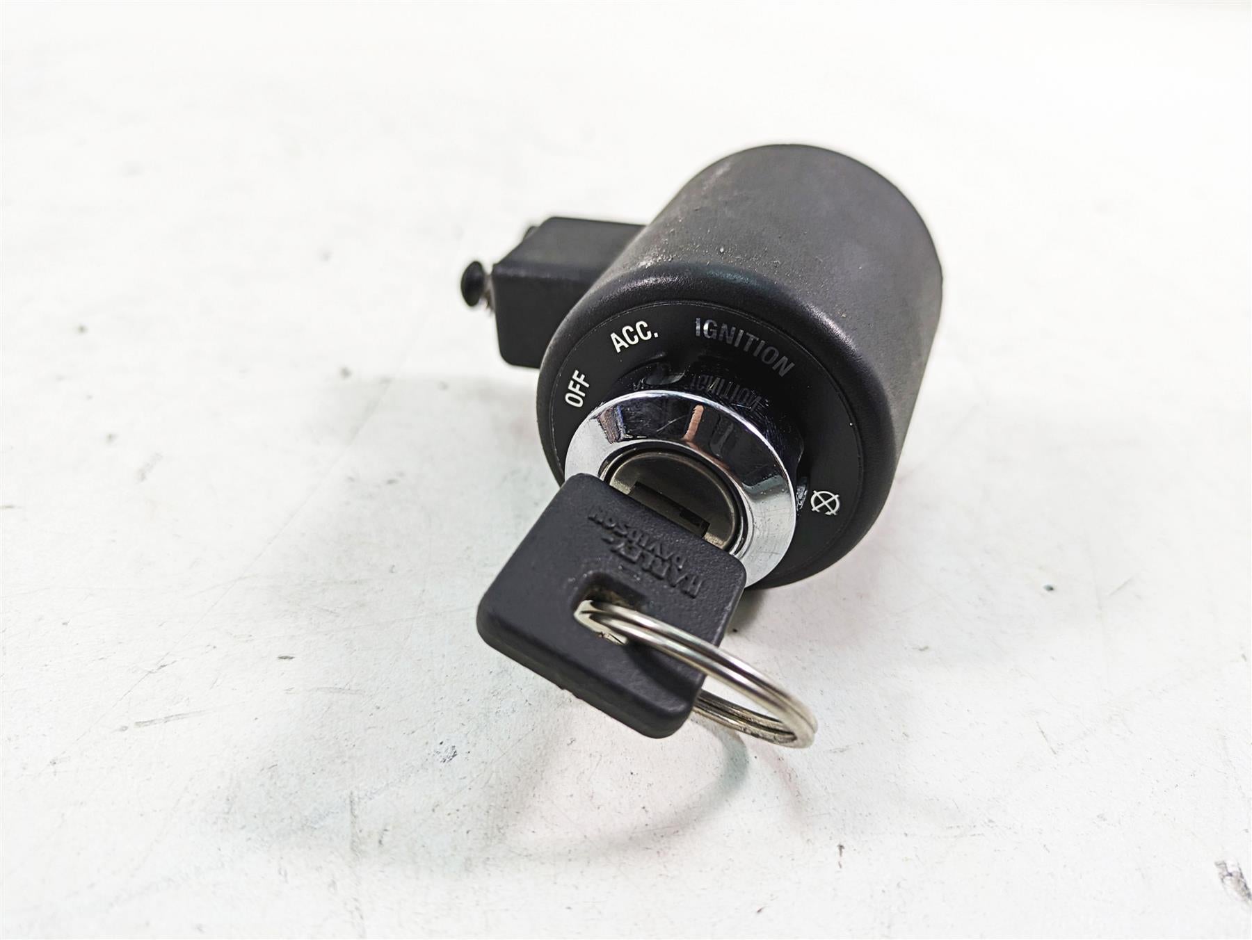 2007 Harley Sportster XL1200 C Ignition Switch + Key 71441-94 {{ shop.shopifyCountryName }} - Mototech271