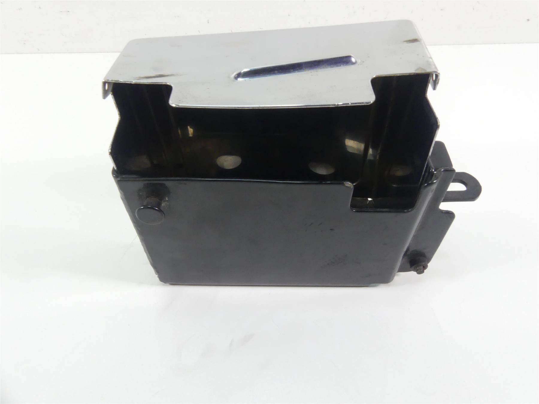 1999 Harley Dyna FXDL Low Rider Battery Tray Holder & Chrome Cover 66375-97 {{ shop.shopifyCountryName }} - Mototech271