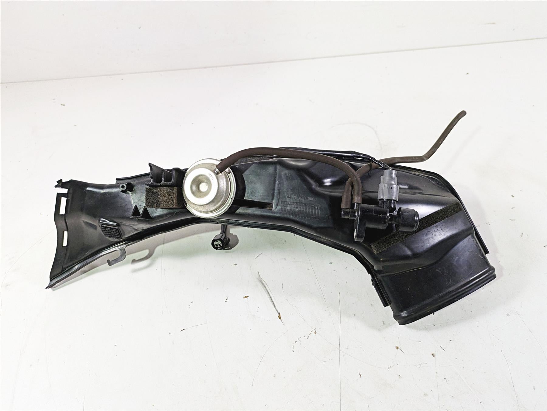 2008 Honda CBR1000RR SC59 Right Upper Air Intake Duct - Read 64330-MFL-672 | Mototech271