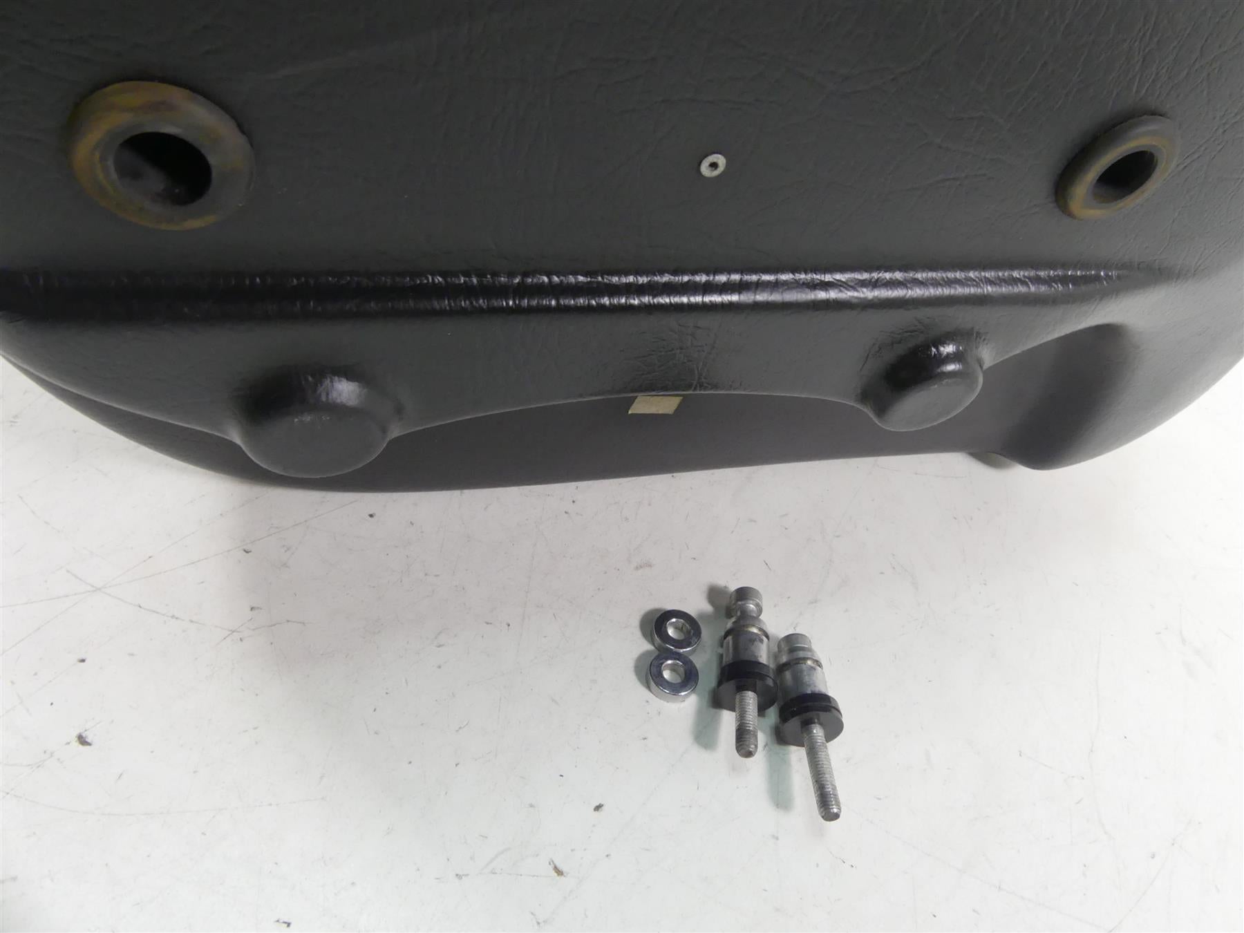 2002 Yamaha XVS1100 V-Star Right Leatherlyke Saddlebag - Read ACC625 {{ shop.shopifyCountryName }} - Mototech271