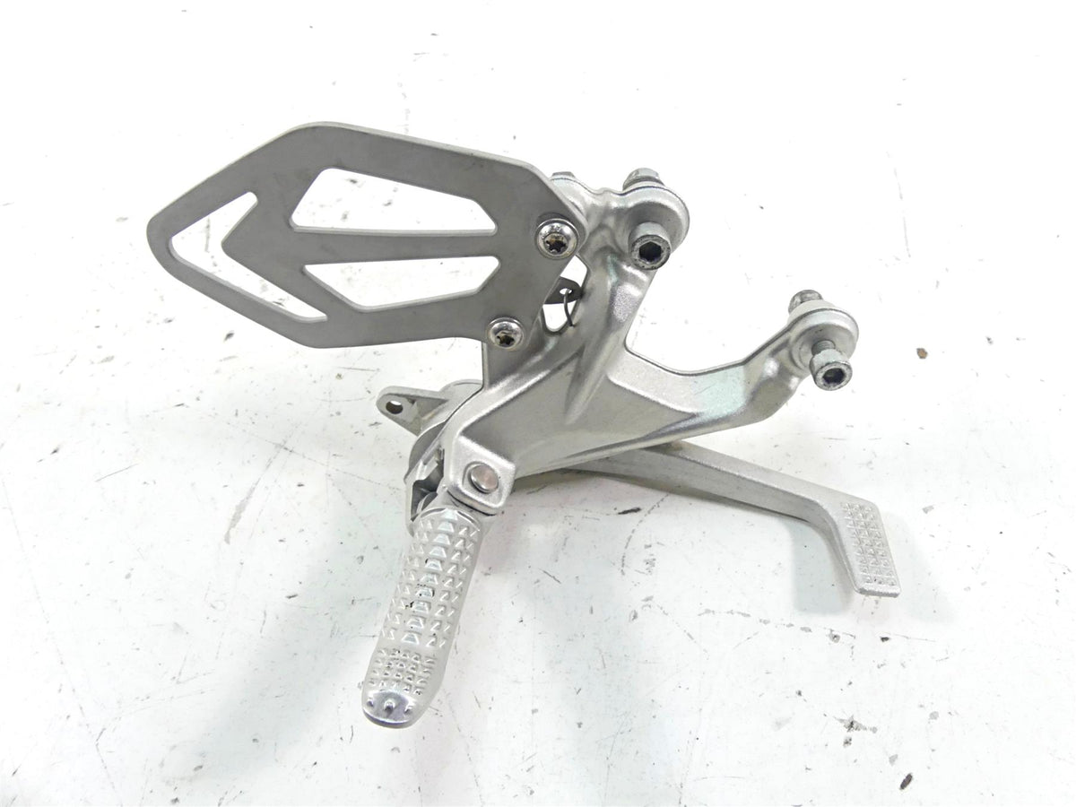 2018 BMW S1000RR K46 Right Foot Peg Set & Brake Ped Pedal 46718559066 {{ shop.shopifyCountryName }} - Mototech271