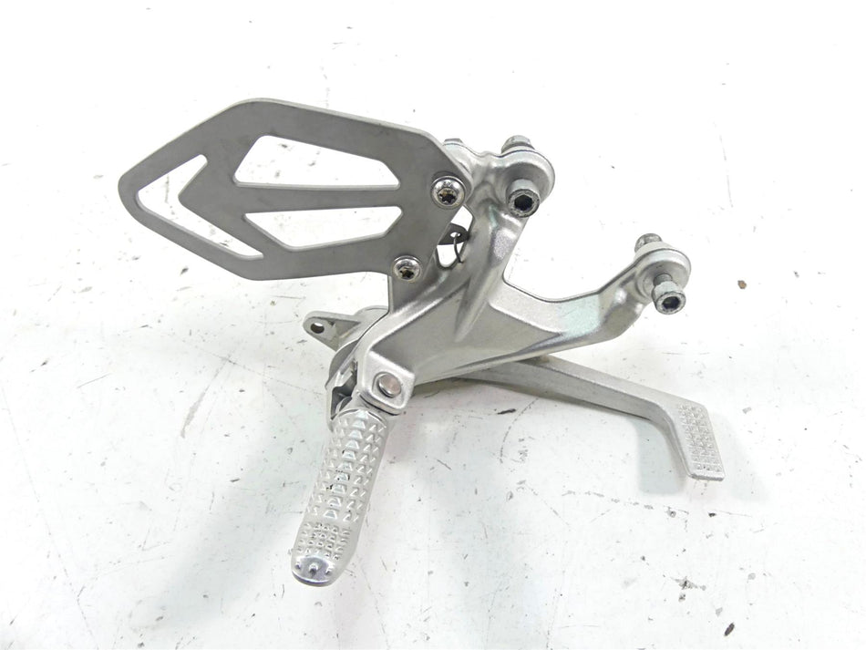 2018 BMW S1000RR K46 Right Foot Peg Set & Brake Ped Pedal 46718559066 {{ shop.shopifyCountryName }} - Mototech271