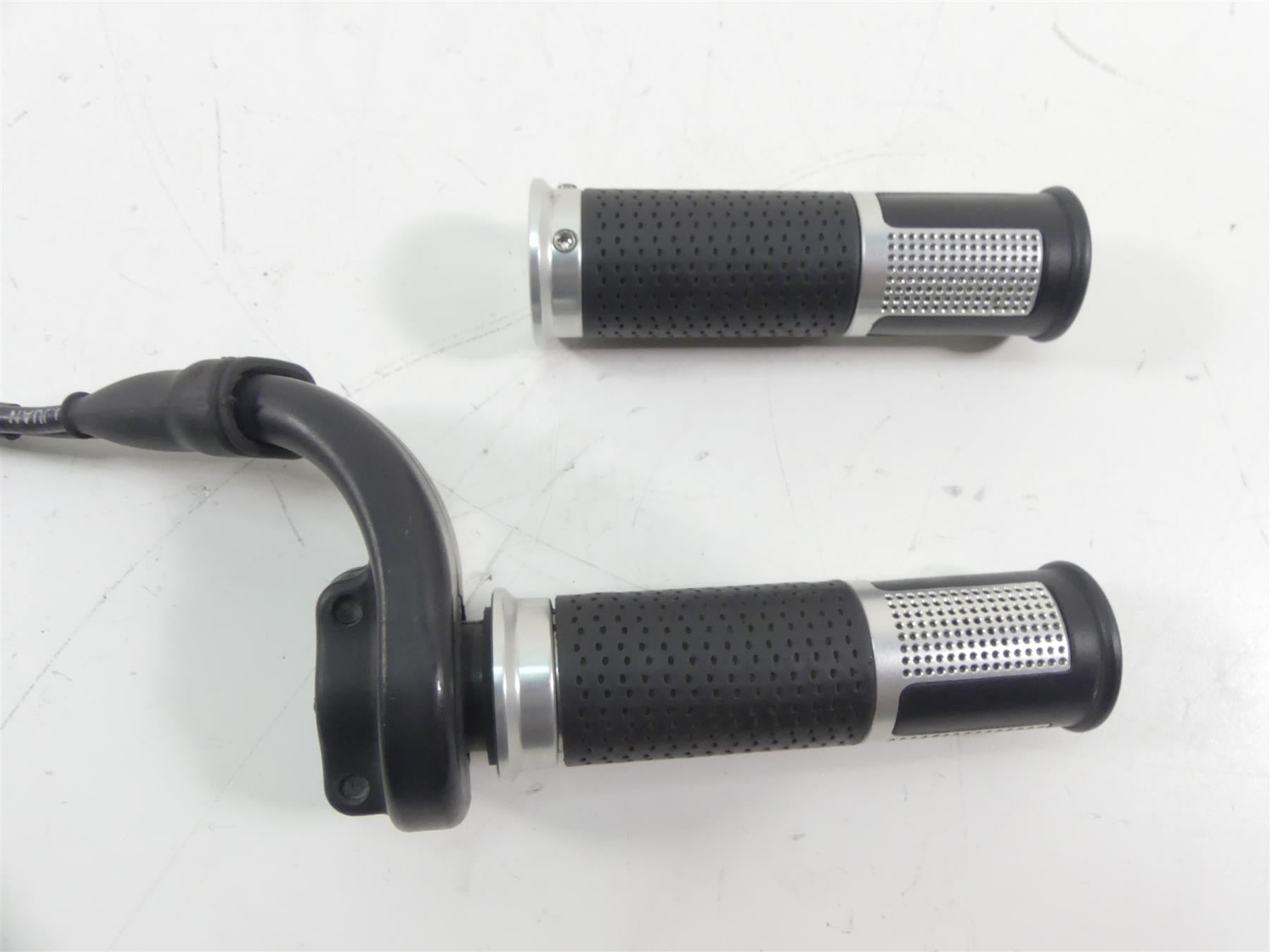 2006 Ducati 999 Biposto Throttle Cable + Grip Set 65420161A {{ shop.shopifyCountryName }} - Mototech271