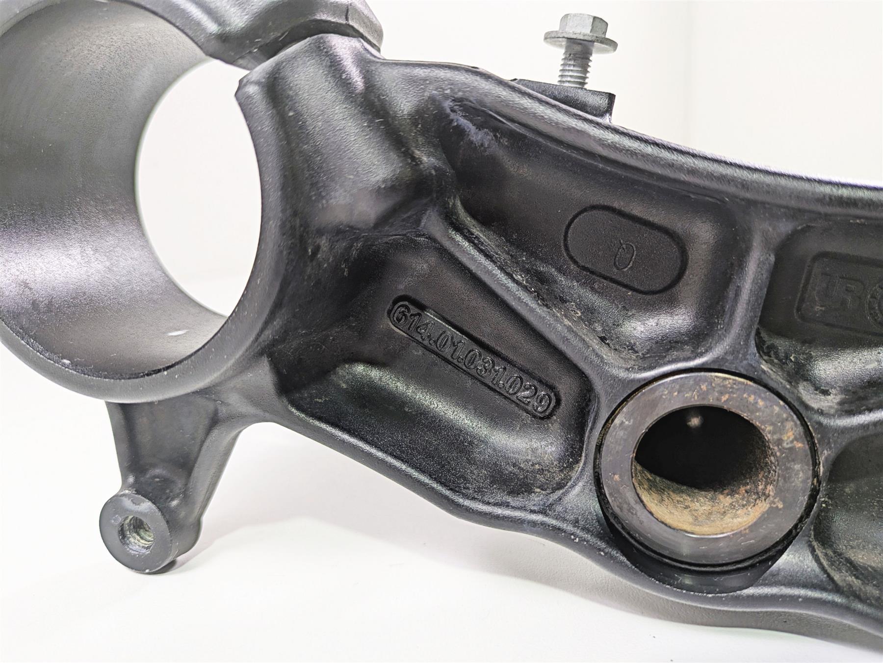 2017 KTM 1290 Super Duke GT Lower Triple Tree Steering Clamp 6140103202933S {{ shop.shopifyCountryName }} - Mototech271