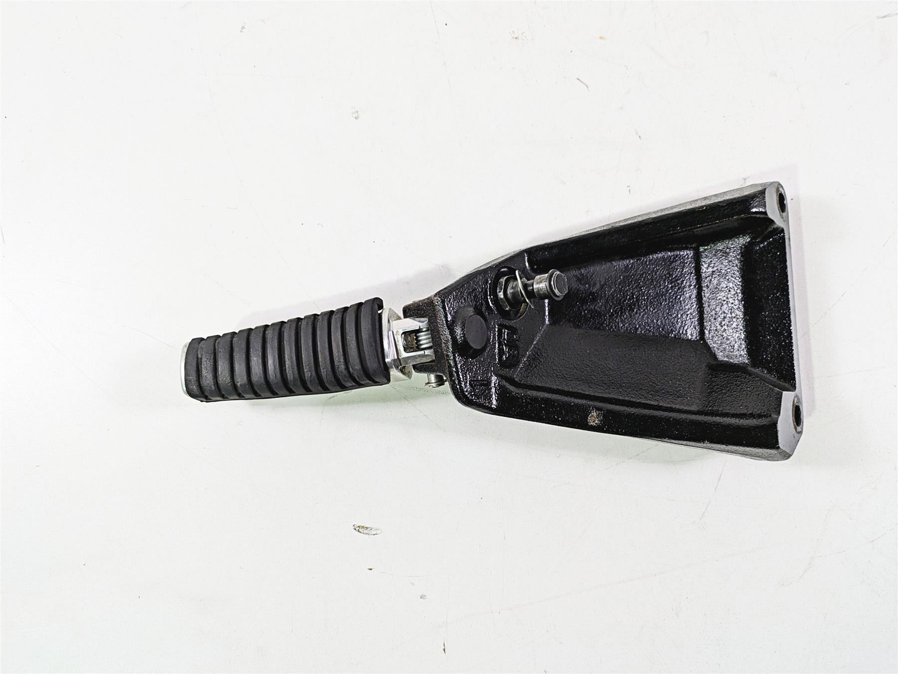 2016 Suzuki M109R VZR1800 Boulevard Left Front Footpeg + Mount 43521-48G01 {{ shop.shopifyCountryName }} - Mototech271