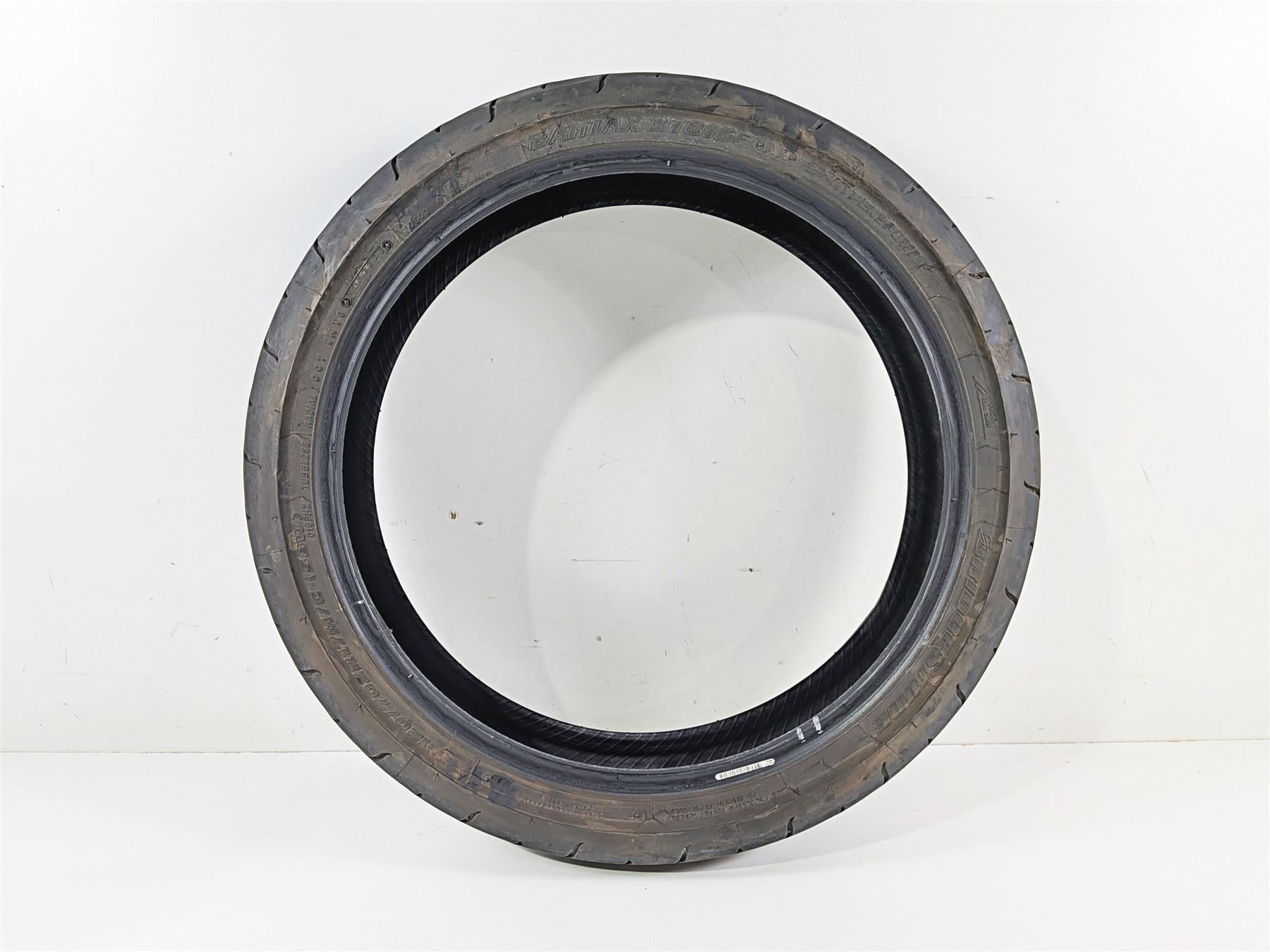 Used Front Motorcycle Tire Bridgestone Battlax BT016 120/70ZR17 3286340425810 {{ shop.shopifyCountryName }} - Mototech271