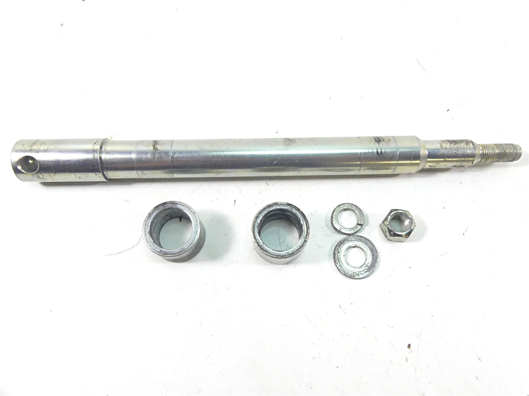 2004 Harley Touring FLHTCUI Electra Glide Front 1" Axle Wheel Spindle 43364-00 {{ shop.shopifyCountryName }} - Mototech271