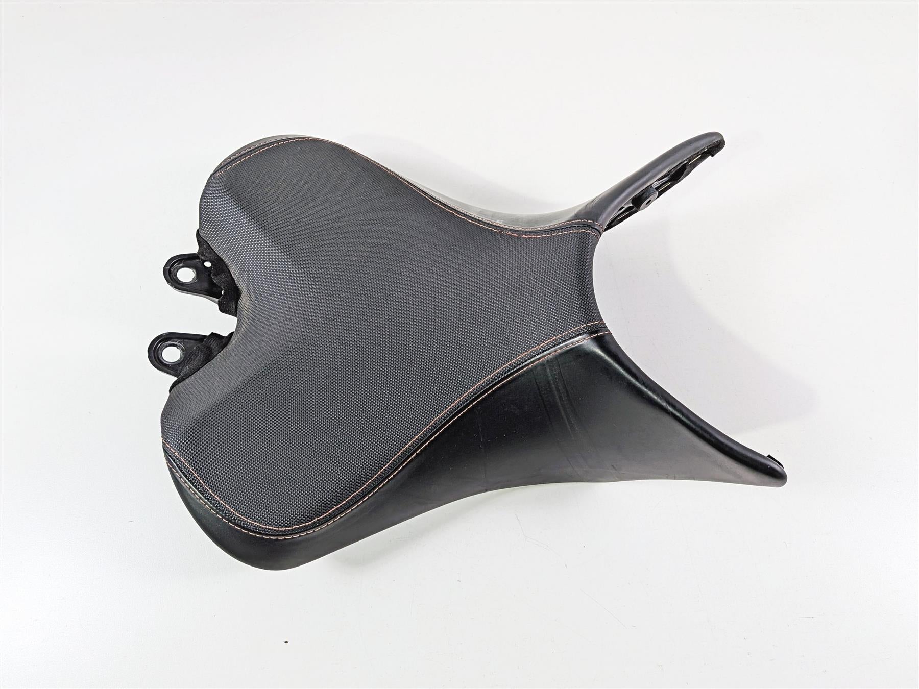 2019 Triumph Speed Triple RS 1050 Front Comfort Seat Saddle T2307334 {{ shop.shopifyCountryName }} - Mototech271