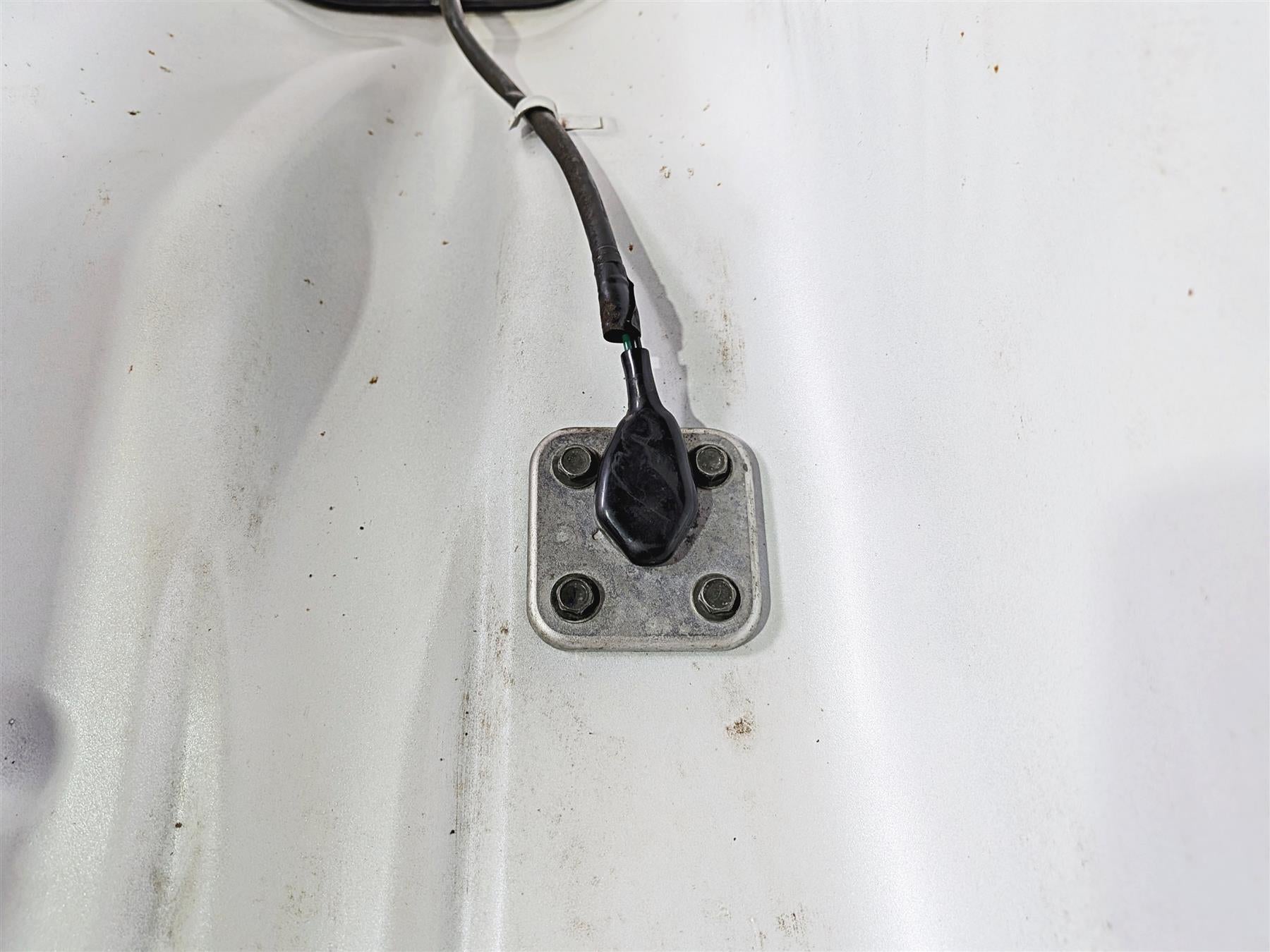 2006 Yamaha XVZ1300 Royal Star Fuel Gas Petrol Tank White 1D6-Y2410-10-05 {{ shop.shopifyCountryName }} - Mototech271