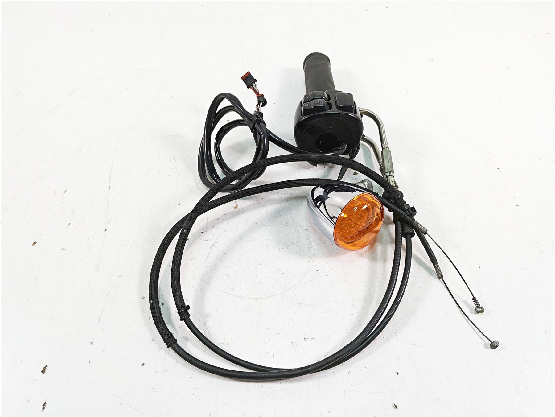 2015 Harley FXDL Dyna Low Rider Right Hand Control Switch + Led Blinker 72944-12 {{ shop.shopifyCountryName }} - Mototech271