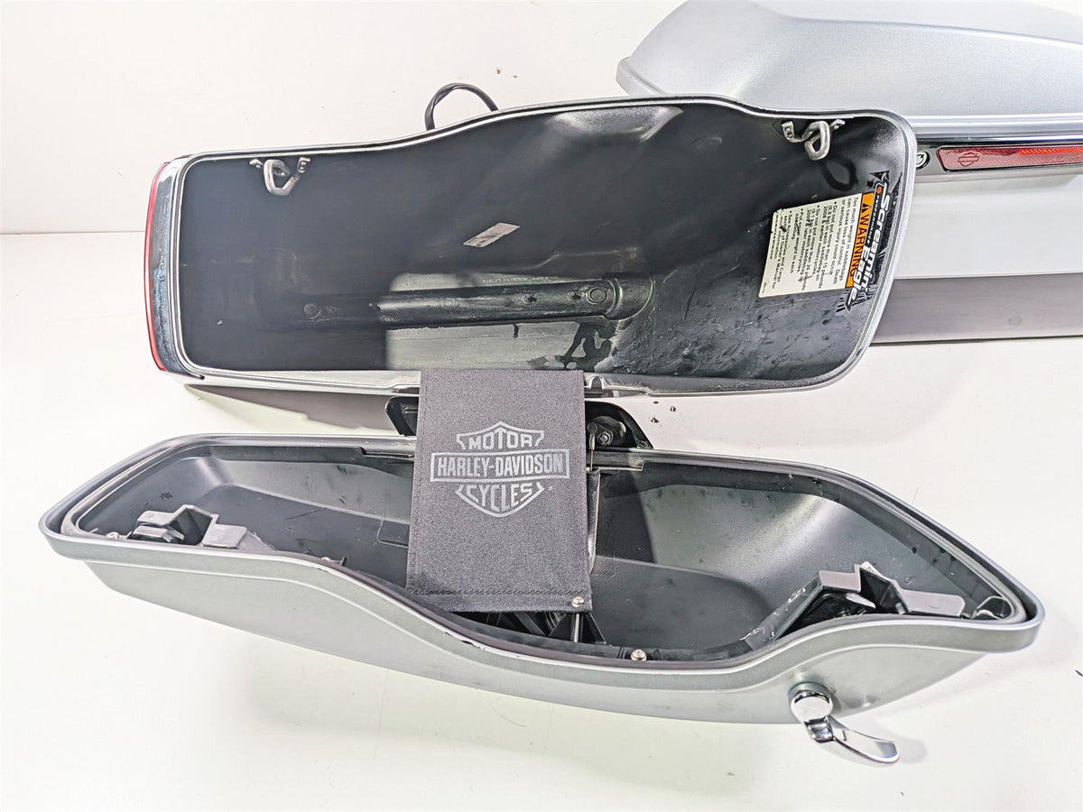 2020 Harley Touring FLTRK Road Glide Left Right Saddlebag Set 90200412 90200414 {{ shop.shopifyCountryName }} - Mototech271