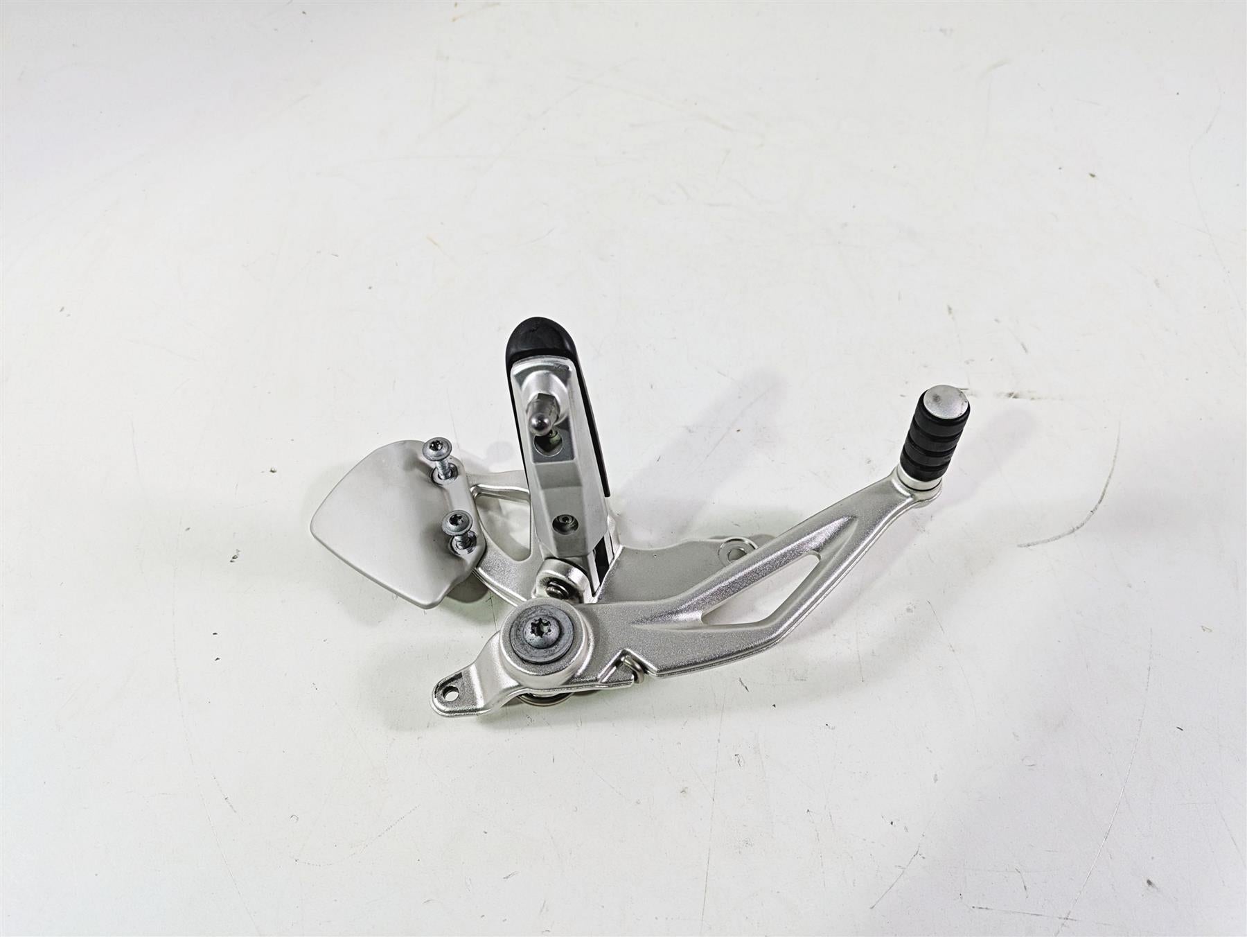 2012 BMW R1200R K27 Right Rider Footpeg & Brake Pedal 46717671078 35217728911 | Mototech271