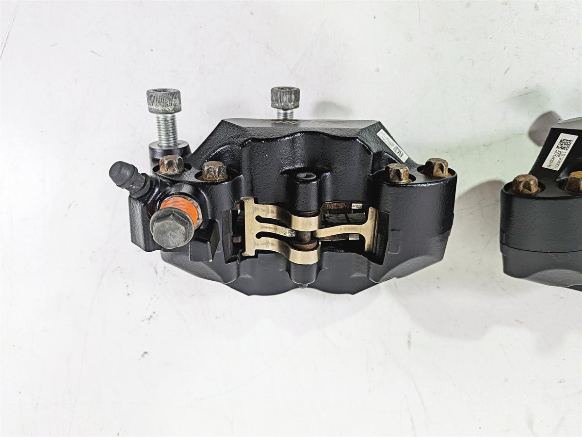 2018 Indian Chieftain Limited Front Brake Caliper Set 1912390 1912391 {{ shop.shopifyCountryName }} - Mototech271
