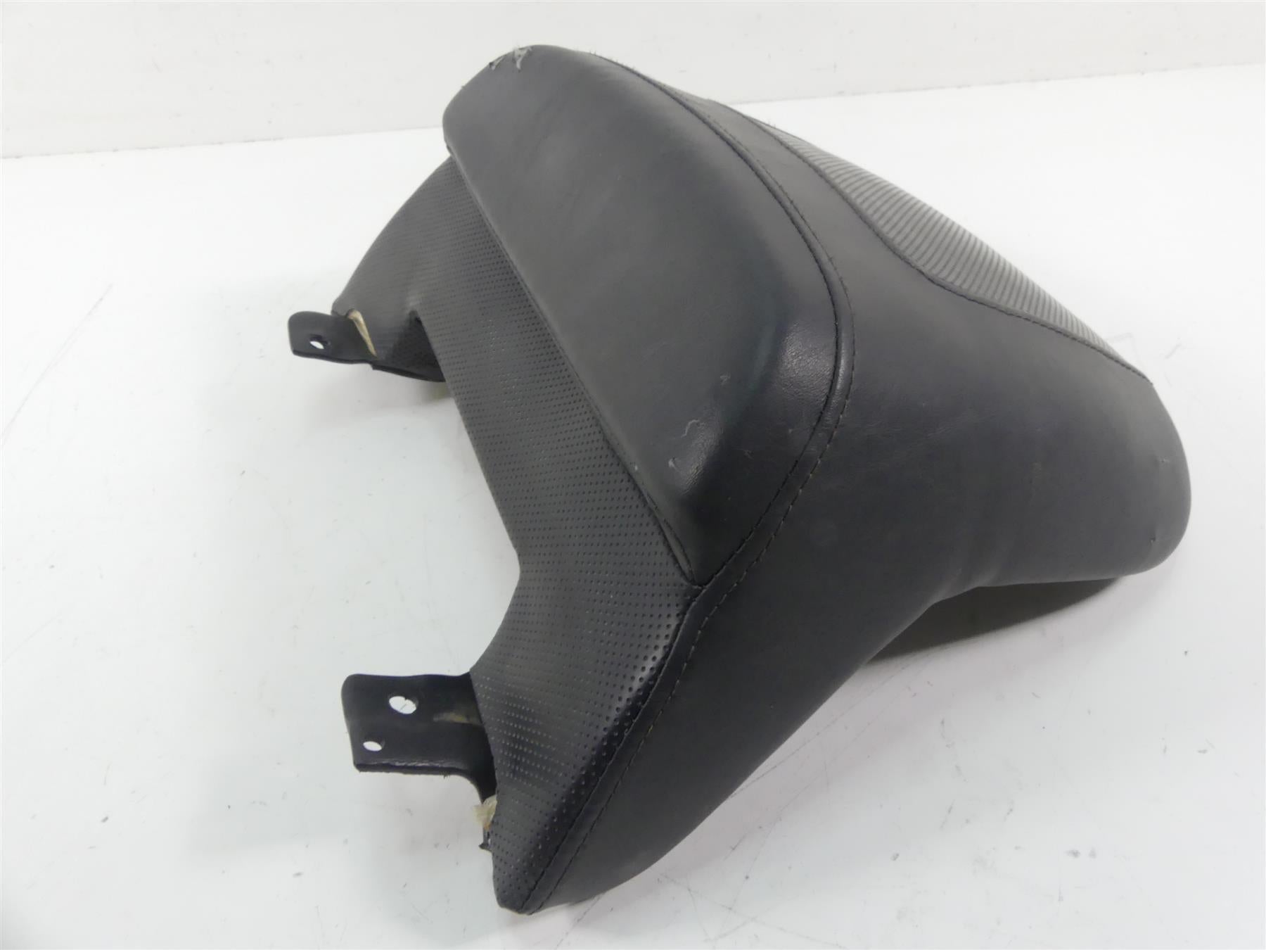 2013 Harley VRSCF Muscle V-Rod Rear Passenger Pillion Saddle Seat -Read 52438-09 {{ shop.shopifyCountryName }} - Mototech271
