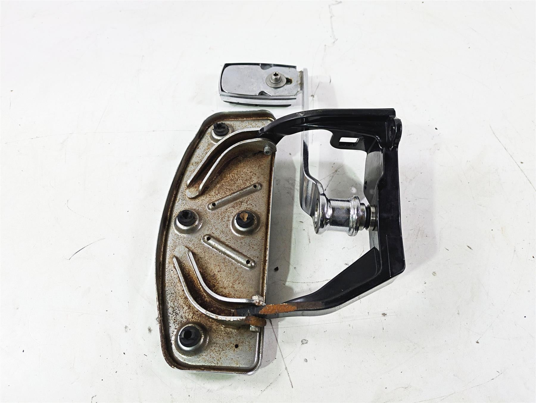 2004 Harley Softail FLSTF Fat Boy Right Floorboard Brake Pedal Set 50600026 {{ shop.shopifyCountryName }} - Mototech271