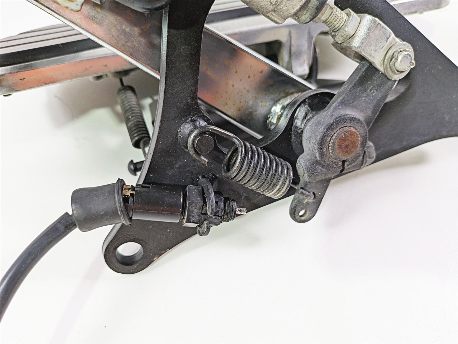 2008 Kawasaki VN1600 Vulcan Nomad Right Front Floorboard Set 34003-0062 {{ shop.shopifyCountryName }} - Mototech271