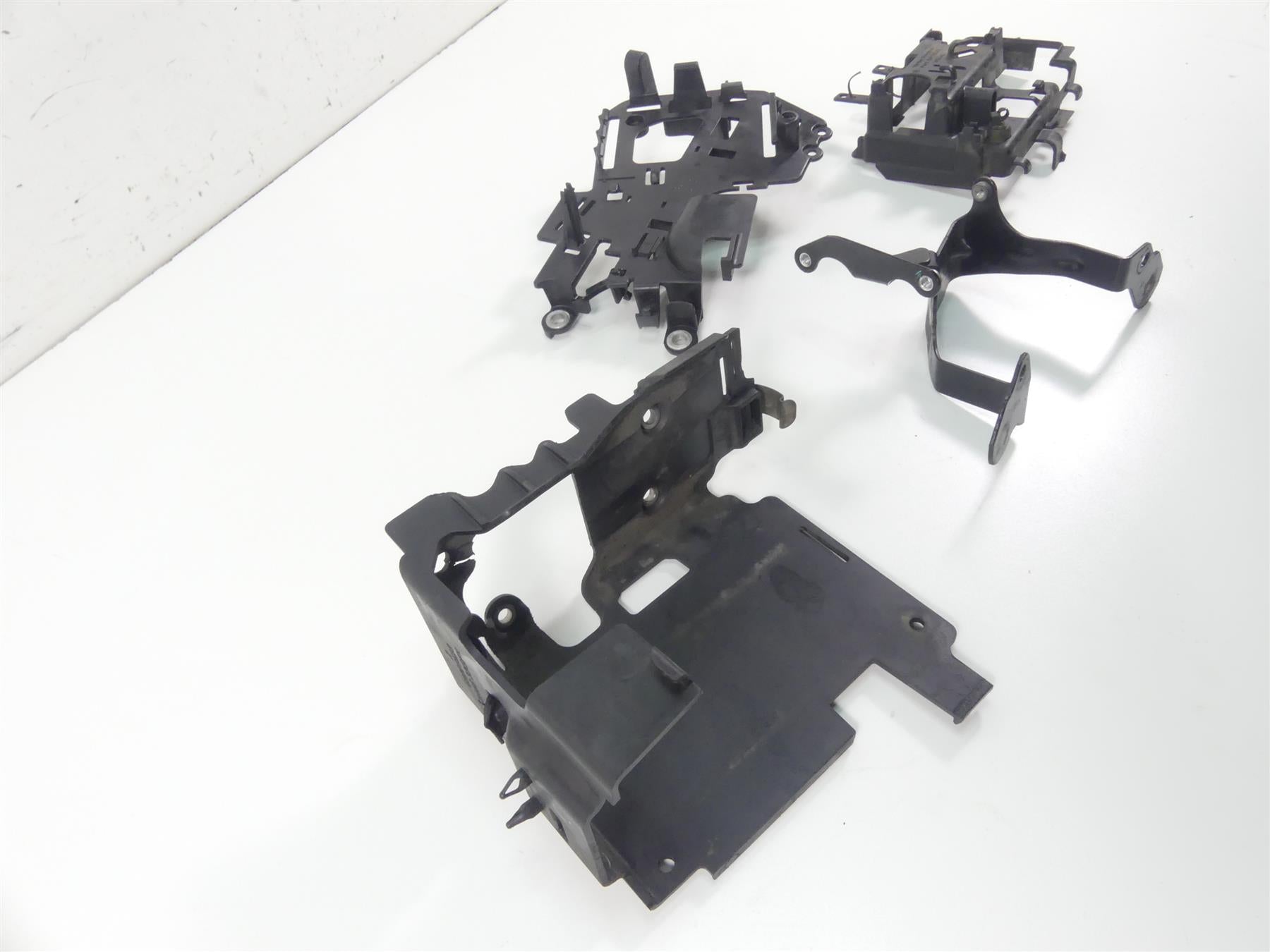 2019 Harley Softail FLSB Sport Glide Electrical Carrier Plastic Set 69201632 {{ shop.shopifyCountryName }} - Mototech271
