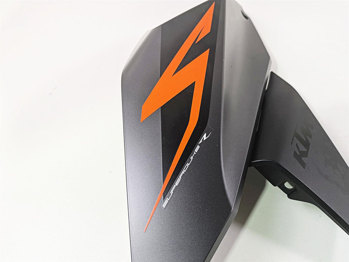 2018 KTM 1290 Super Duke R Left Tank Main Cover Fairing 61608050000KCA {{ shop.shopifyCountryName }} - Mototech271