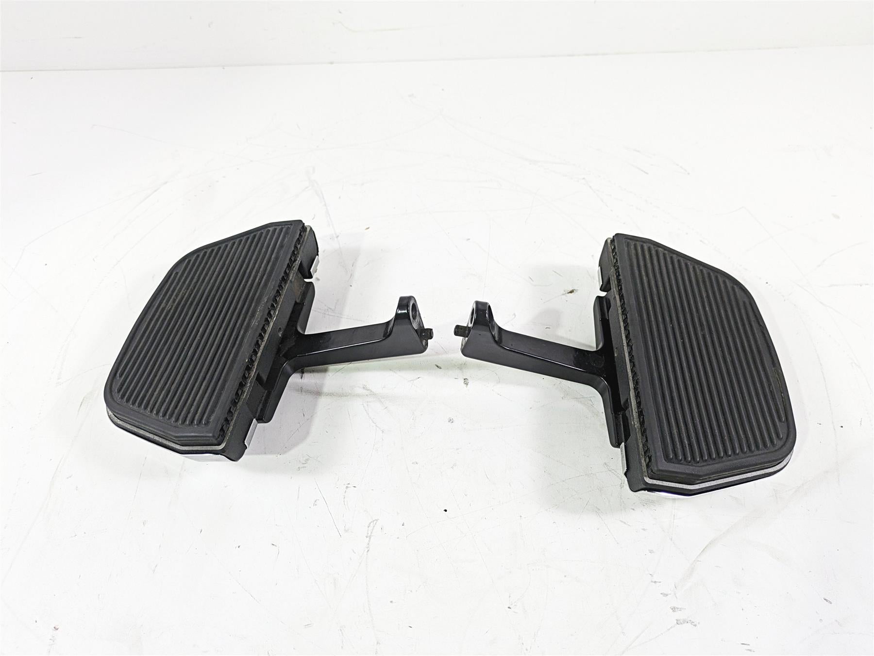 2008 Harley Touring FLHTCU E-Glide 105TH Passenger Floor Board Set 52719-93B {{ shop.shopifyCountryName }} - Mototech271