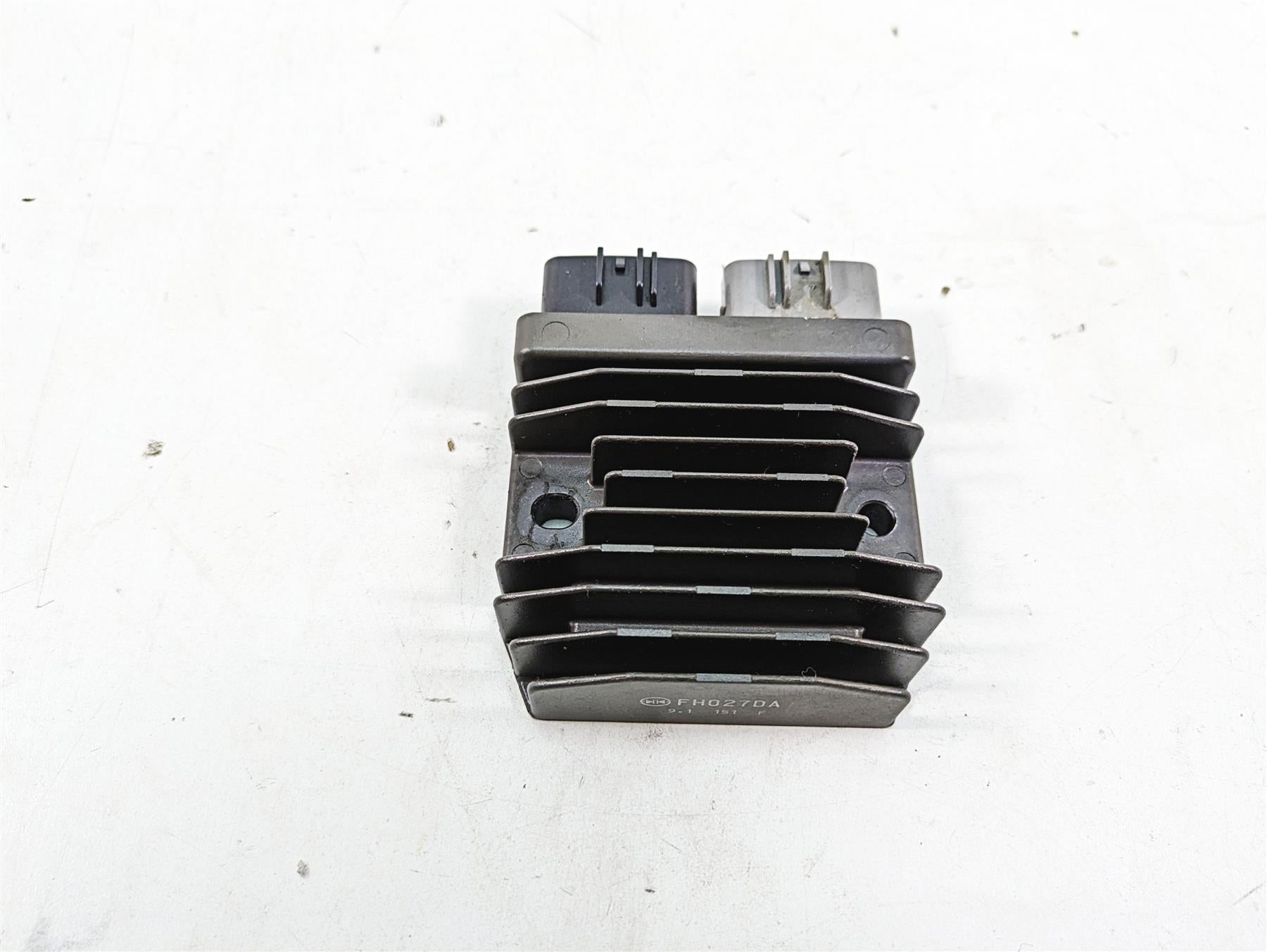 2019 Yamaha YXZ1000 R EPS SS SE Rectifier Voltage Regulator B5H-81960-00-00 {{ shop.shopifyCountryName }} - Mototech271