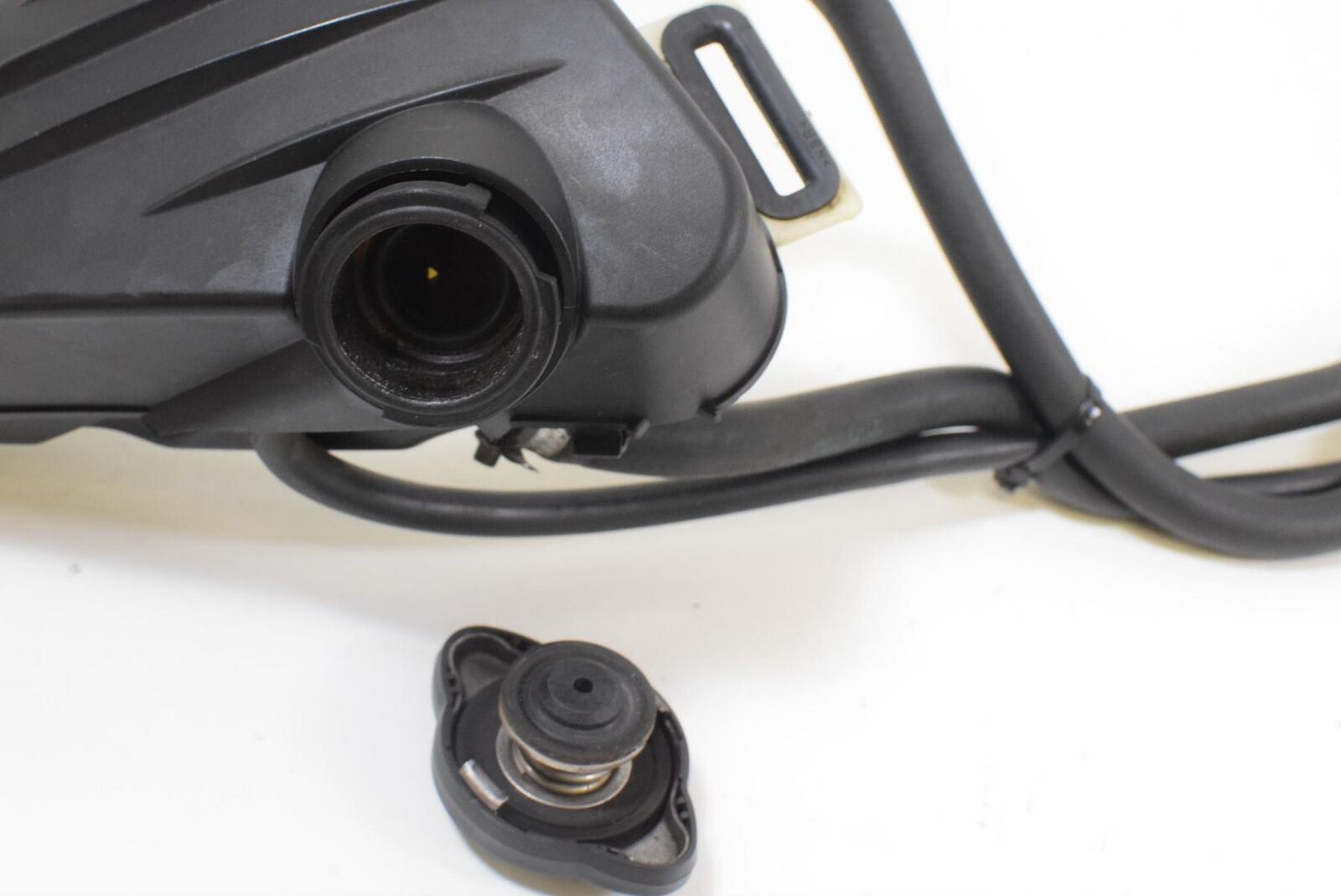 08 BMW K1200R K1200 R Sport K43 Radiator Cooling Fan & Reservoir 17117697291 {{ shop.shopifyCountryName }} - Mototech271