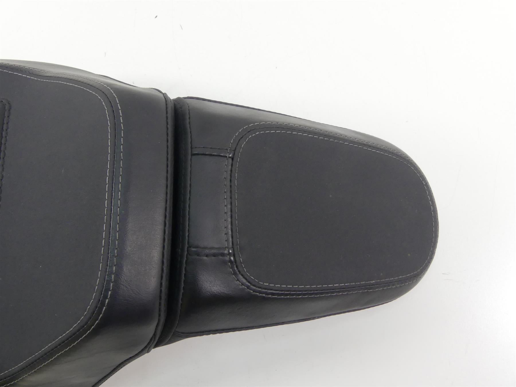 2018 Harley Softail FXFB Fat Bob Nice Dual Rider Driver Seat Saddle 52000322 {{ shop.shopifyCountryName }} - Mototech271