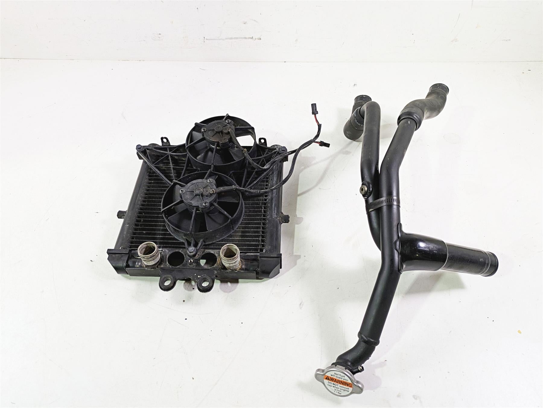 2013 Harley VRSCF Muscle Rod Radiator Fans Reservoir Hoses - Tested 26722-04 | Mototech271
