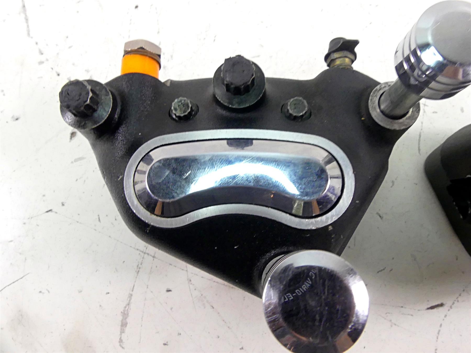 2002 Harley Touring FLHTC Electra Glide Front Brake Calipers 44023-00 44046-00 {{ shop.shopifyCountryName }} - Mototech271