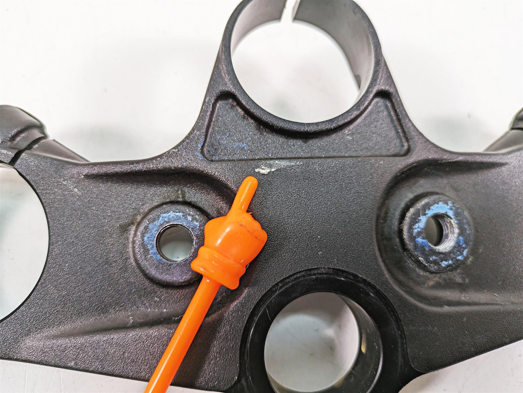 2020 Aprilia Tuono V4 Factory Upper Triple Tree Steering Clamp 2B005702 898680 {{ shop.shopifyCountryName }} - Mototech271