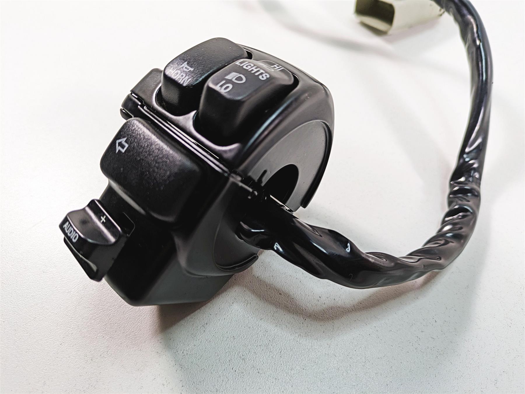 2013 Harley Touring FLHX Street Glide Left Hand Control Switch 71682-06A - Read {{ shop.shopifyCountryName }} - Mototech271
