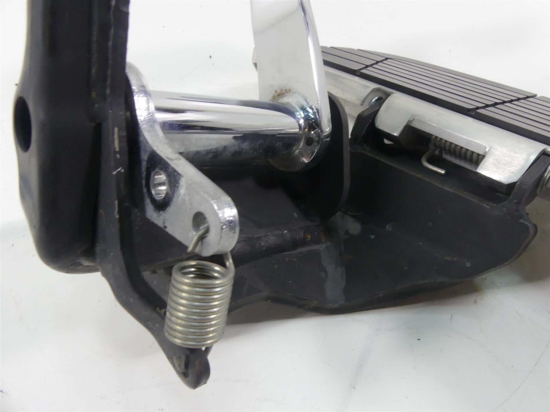 2009 Honda VTX1300 Touring Front Right Floor Board & Brake Pedal 50615-MEA-670 {{ shop.shopifyCountryName }} - Mototech271