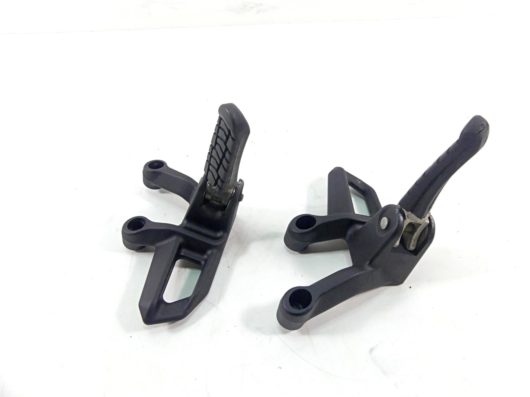 2015 KTM 1190 Adventure Rear Passenger Footpeg Set 6030304800033S 6030304900033S {{ shop.shopifyCountryName }} - Mototech271
