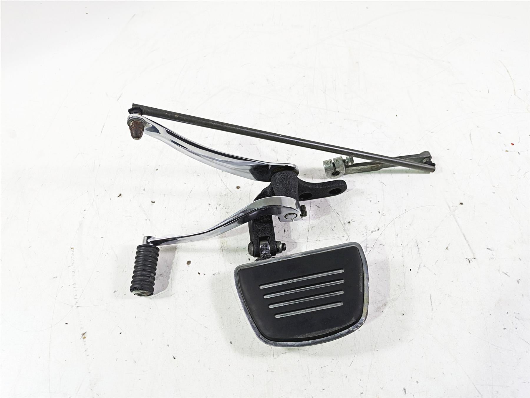 2013 Harley FXDWG Dyna Wide Glide Left Floorboard + Fw Controls - Read 33693-03 {{ shop.shopifyCountryName }} - Mototech271